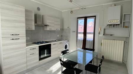 PINEROLO centro bilocale ARREDATO a nuovo.