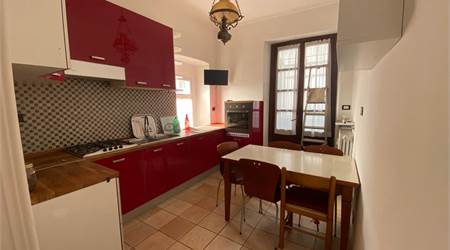 PINEROLO centro pressi P.za Barbieri AMPIO appartamento con doppi servizi 