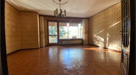 PINEROLO Abbadia Via Valmaggi, ampio alloggio con terrazzo e box auto