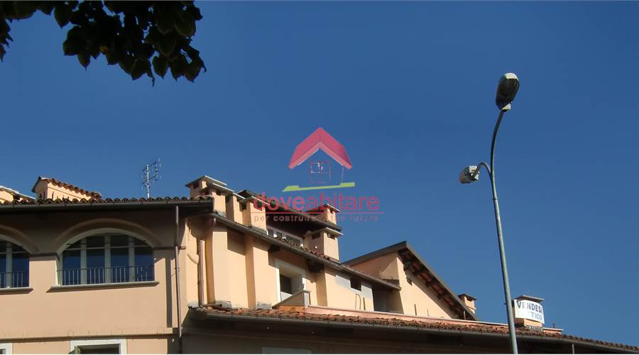 Esposizione facciata principale con terrazzo