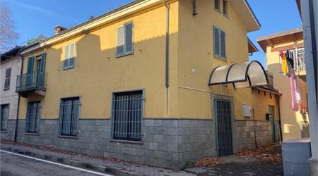 PINEROLO (Abbadia) casa semi-indipendente con cortile