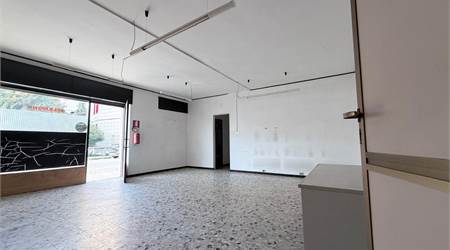 PINEROLO zona Via Bignone, locale uso ufficio al piano terra